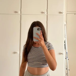 Randig crop top - Söt randig crop top från Primark, har använt den max en gång. 