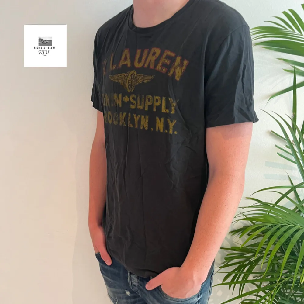 Denim & supply Ralph laruen t-shirt | Skick - 7,510 | Size - M | Pris - 299kr | Modellen är ca 182cm lång | Fraktar via postnord eller instabox på köparens bekostnad | Hör av dig vid minsta fråga eller fundering // . T-shirts.