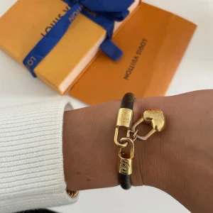 Louis vuitton  - Lovely Louis Vuitton purchased at LV store in Stockholm last year. Box  bag and receipt are included. (The metal are gold plated and lost colour on some places, pls check the photos, otherwise its perfect!)   Contact me if you have any questions!