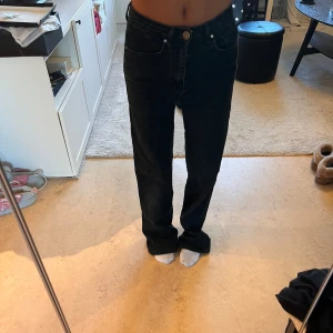 Svarta jeans - Oanvända från Madlady