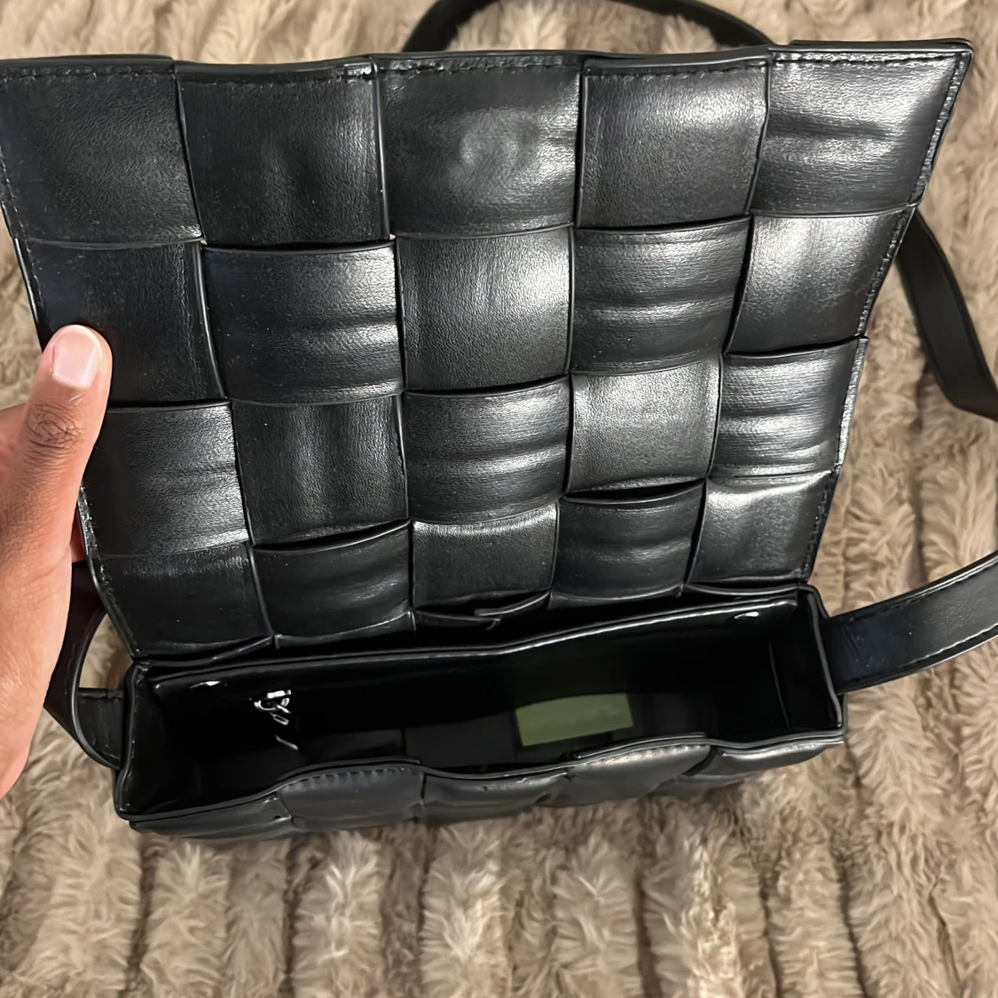 Svart flätad väska - 90