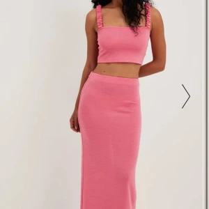 Rosa sett  - Rosa sett från nakd med topp och lång kjol! Säljer tillsammans. Aldrig använda! Storlek xs i båda plaggen! 