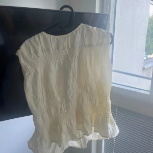 Slutsåld topp från hm! - 250 kr Strl L  