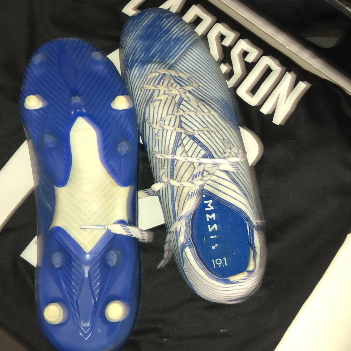 Fotbollsskor adidas nemezis - 90