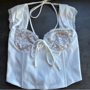 Topp - Säljer denna topp då den inte faller mig i smaken😊