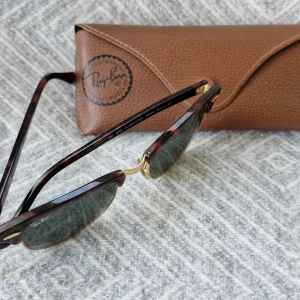Ray-Ban Nya Solglasögon - Inköpta från Synsam, nya med fodral (Se bilder).