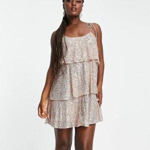 Paljettklänning - Från asos. Nyskick. 789 kr Storlek 38 Mycket fin ser exakt ut som på bilden.