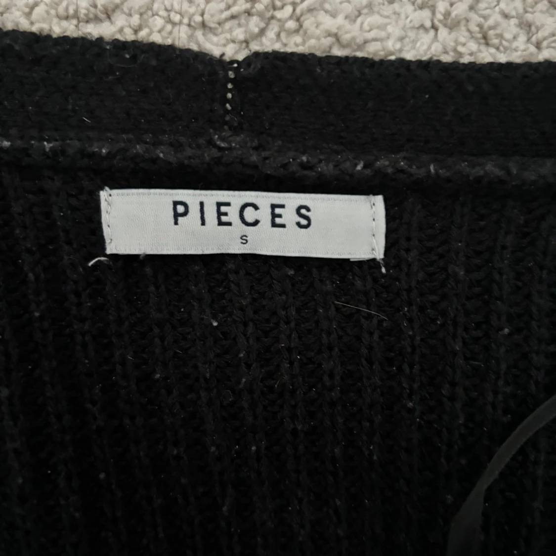 Svart stickad kofta - 91