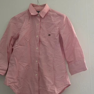Ralph L skjorta  - En fin skjorta från Ralph L köpte 899kr säljer 150kr har använt få gånger 