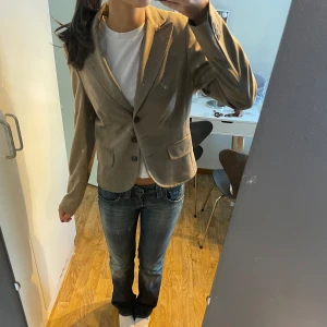 Kavaj  - Super fin beige kavaj från Esprit, sitter figursytt🥰