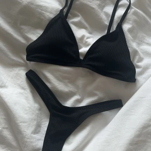 Bikiniset - Justerbara band, uttagbara inlägg. Storlek xs i båda delar