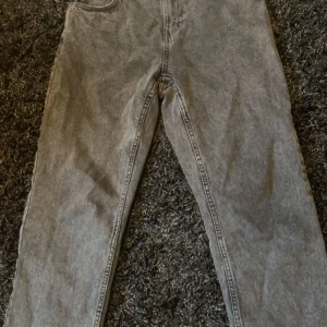 Grunt Jeans - Storlek=28 Inga skador kostar 600 som nya