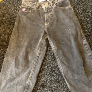 Big boy Polo Jeans - Lite skador vid fickan och något smått, annars helt perfekta. Storlek: S