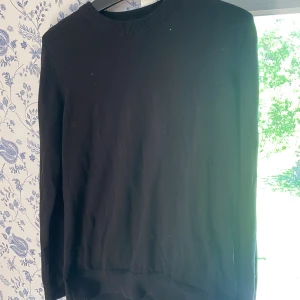 Sweatshirt - Säljer min sweatshirt då den blivit lite liten. Bra skick.