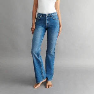 Gina tricot jeans  - Aldrig använda! Är osäker om det är exakt denna färg då jag köpte de i butik. Men skriv om ni vill ha bilder❤️