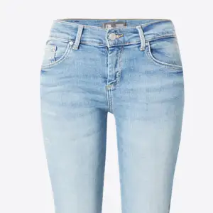 Säljer mina super snygga ltb jeans då de inte längre kommer till användning❤️❤️Nypris 950kr säljer därför för 650❤️