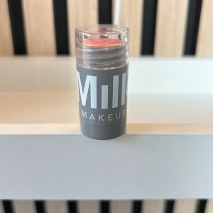 Milk blush🩷 - Säljer min knappt använda milk blushi färgen dash för 150kr som är i nyskick🩷