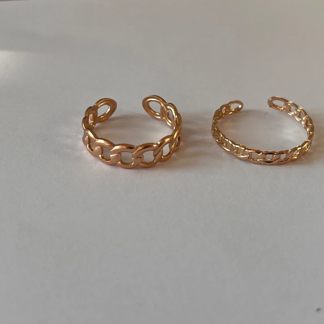 Ringar i guldimitation