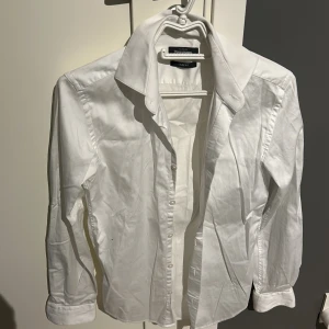 Dressman skjortor - Två stycken likadana skjortor en i S och en i XS