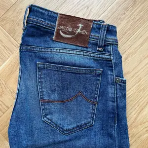 Säljer mina Jacob Cohën jeans då dessa blivit för små för mig. Storlek 32 och nypris ligger runt 5000kr. Pris kan diskuteras!