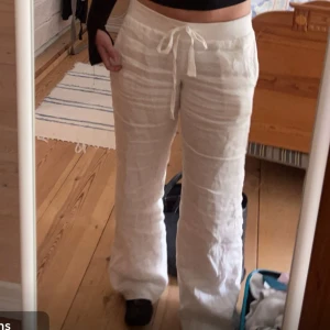 Alobha linnebyxor - Säljer dessa Alobha linnebyxor, de är lite för långa på mig och jag är 167cm, de är i nyskick!