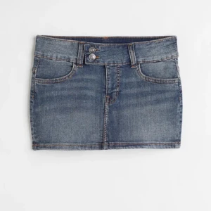 Jeanskjol - Jättesöt kost jeanskjol, säljer då den ej passar som jag trodde🩷