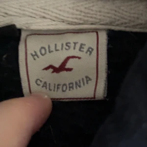 Hollister hoodie  - Hollister hoodie jätte fin o skön använder inte ofta längre vet inte storlek tror S 
