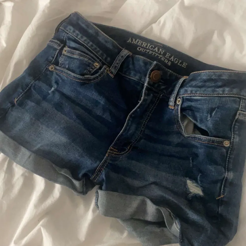 Jättesöta jeansshorts till sommaren, skriv ifall frågor osv💞. Shorts.