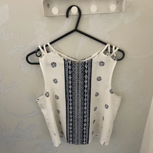 Snygg topp - Fin topp/linne som är i väldigt fint skick 