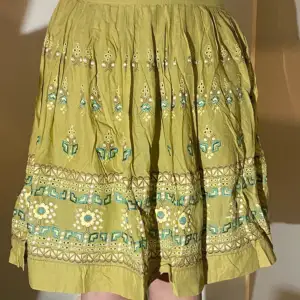Fin ny kjol nypris 1299 Finns en i storlek 12 och två i storlek 10