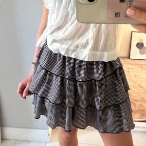 Rutig kjol - Blå och vit rutig kjol💗