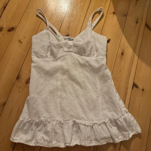 Sommar linne - Så fint linne perfekt till sommaren:) storlek 40 men passar som en s-m 💕 Jättefint skick