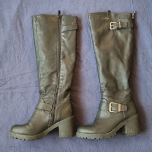 Svarta boots  - Svarta Boots från Din Sko i bra skick. 😍