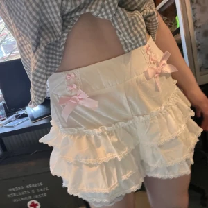 Vita bloomers  - Så fina, använda tre gånger, råkade beställa hem för stor storlek