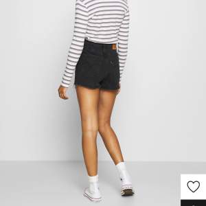 ribcage shorts storlek 24  Använd Max 3 gånger