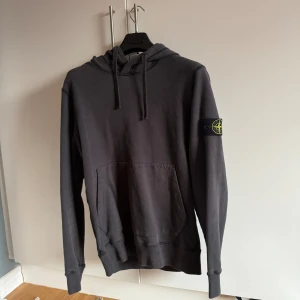 Stone Island hoddie  - Storlek M Garment dyed  Mycket bra skick 