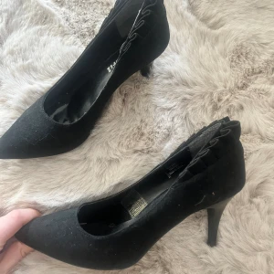 Klackar  - Svart klackar 💗