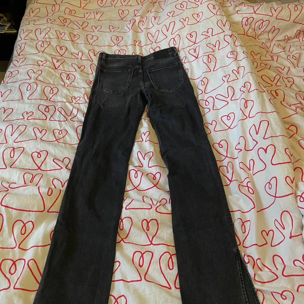Jeans från zara, använda 2-3 gånger, st 36. Jeans & Byxor.
