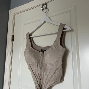 Snygg topp från  Maniere De Voir - Snygg topp från Maniere De Voir, använd endast en gång! I väldigt bra skick! 