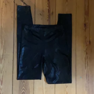 Tights - Stretchigt matrial. Står ingen storlek men skulle säga xs