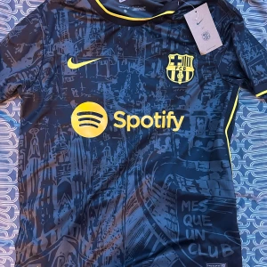 Barcelona tröja - Svart custom Barcelona tröja. Pedri 30# aldrig använt 