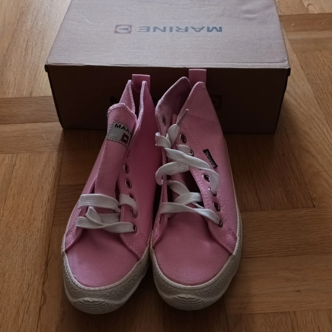 Helt nya Rosa tygskor stl 36