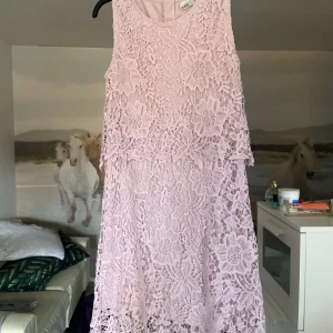 Rosa klänning  - En fin klänning oanvänd 