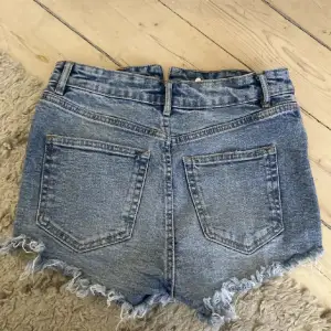 jeansshorts från zara! Sista bilden visar passformen och är lånad 💘