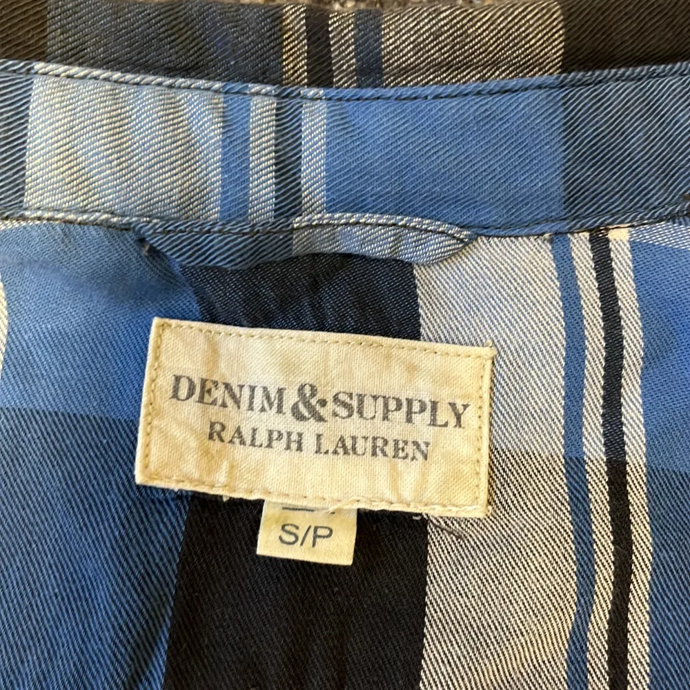 Tja! Nu säljer vi denna riktigt snygga flanell skjorta från Ralph Lauren Denim&Supply! Bara att höra av er vid funderingar! . Skjortor.