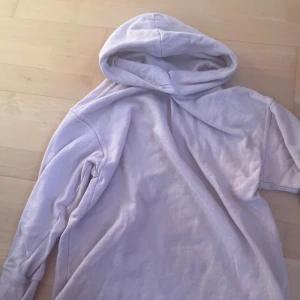 Rosa hoddie - Säljer denna rosa hoodien då den inte passar mig längre!🫶🫶💗