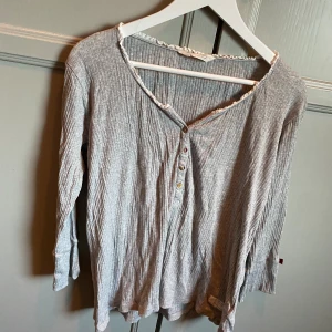 Odd Molly tröja  - Superfin Odd Molly tröja  Storlek 3/L Använd få ggr Rök och djurfritt hem Nypris 699kr