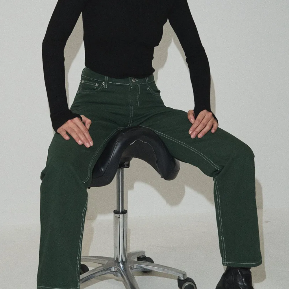 Gröna jeans från nakd storlek 40. Använda vid enstaka tillfällen. I nyskick. . Jeans & Byxor.