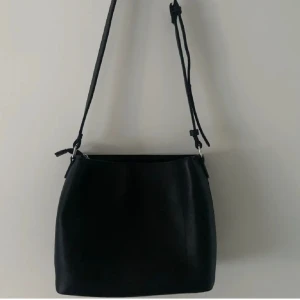 Svart väska - Svart väska