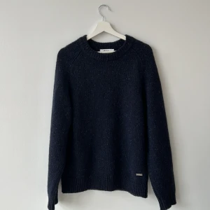 Stickad tröja från ”Sätila of Sweden” (1695 Nypris) - Hej!!  Jag säljer en ”Aldrig använd” stickadtröja från ”Sätila of Sweden” Dock ingen ”prislapp” kvar Skick: 10/10 Strl: S men passar även M Nypris: 1695 kr Material: 80% lammull & 20% Polyamid Om ni har frågor bara att höra av er!!  